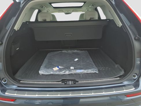 Certified 2023 Volvo XC60 B5 Plus w/ Climate Package image 16