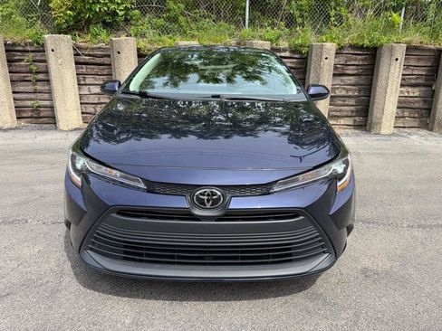 Used 2024 Toyota Corolla LE FWD image 2