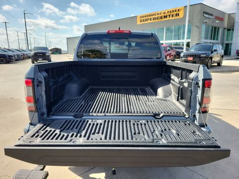 Used 2025 Nissan Frontier PRO-4X AWD/4WD image 27