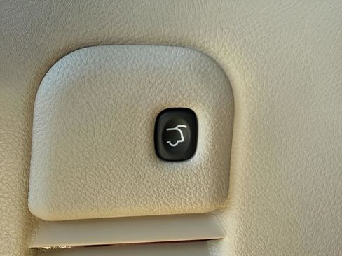 Used 2017 Jeep Grand Cherokee Limited image 10