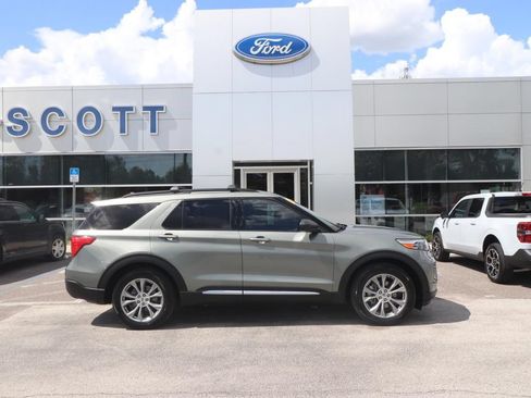 Used 2020 Ford Explorer XLT w/ Equipment Group 202A RWD image 13