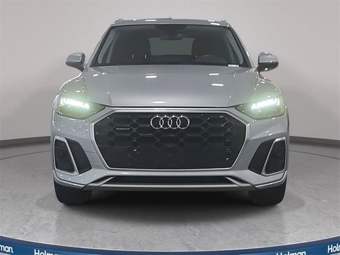 Used 2023 Audi Q5 2.0T Premium w/ Convenience Package image 3