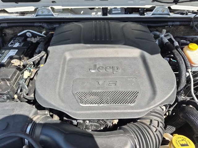 Used 2018 Jeep Wrangler Unlimited Sahara w/ Dual Top Group AWD/4WD image 26