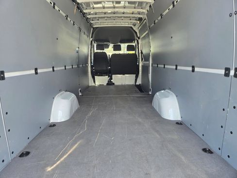 Used 2023 Mercedes-Benz Sprinter 2500 image 14