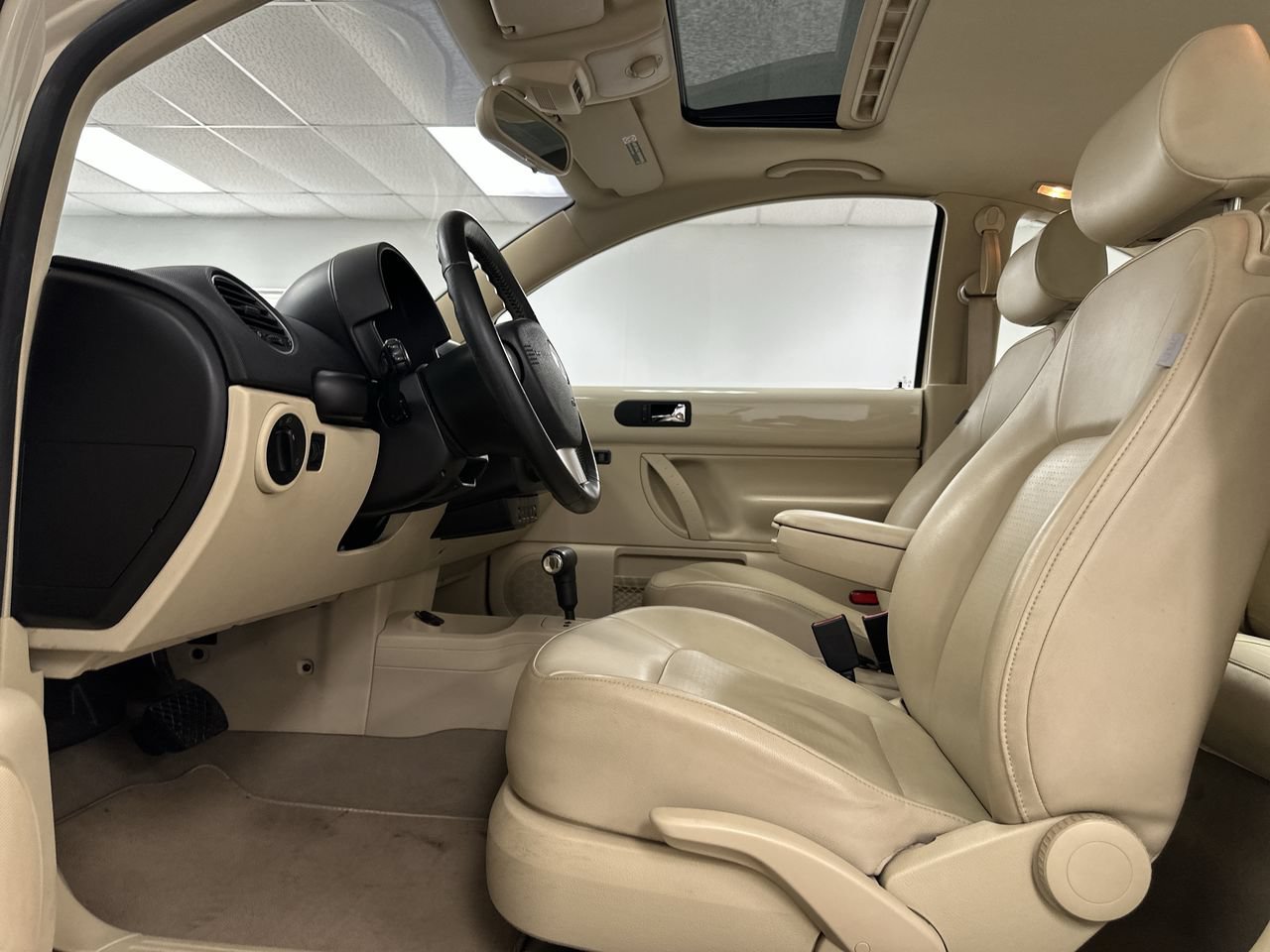 Used 2009 Volkswagen Beetle S FWD image 10