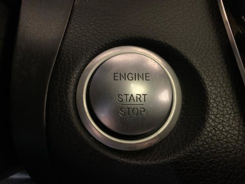 Used 2019 Mercedes-Benz GLC 300 4MATIC image 26