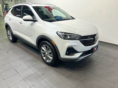 Used 2023 Buick Encore GX Essence w/ Experience Buick Package AWD/4WD image 2