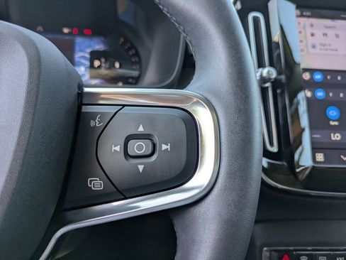 Certified 2023 Volvo XC40 B5 Plus w/ Protection Package Premier AWD/4WD image 33