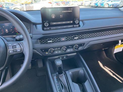 Used 2025 Honda Accord SE image 17