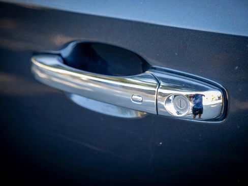 Used 2013 Chrysler Town & Country Touring-L w/ Driver Convenience Group FWD image 19