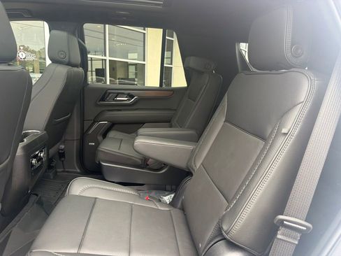Used 2026 GMC Yukon Denali w/ Sun & Power Step Package AWD/4WD image 3