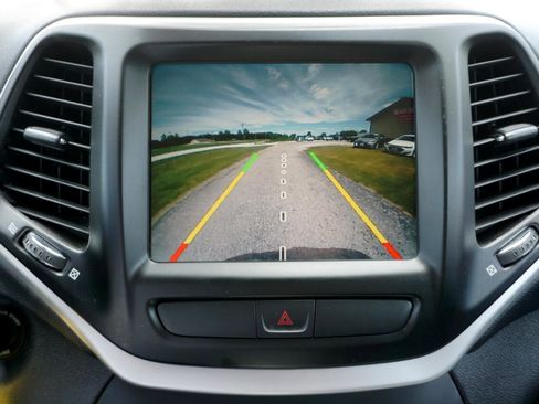 Used 2016 Jeep Cherokee Trailhawk image 12