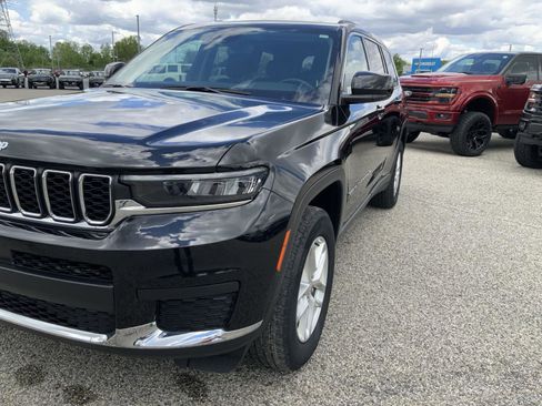 Used 2022 Jeep Grand Cherokee L Laredo w/ Luxury Tech Group I AWD/4WD image 17