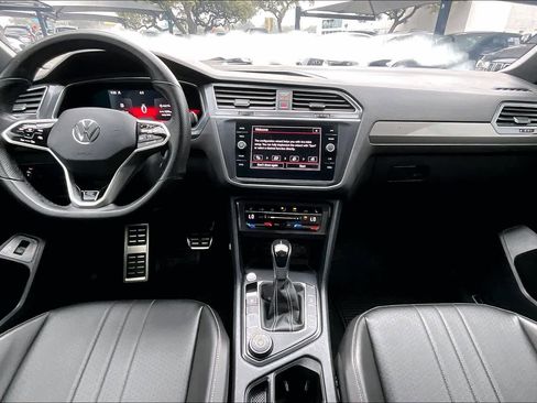 Used 2022 Volkswagen Tiguan SE R-Line image 16