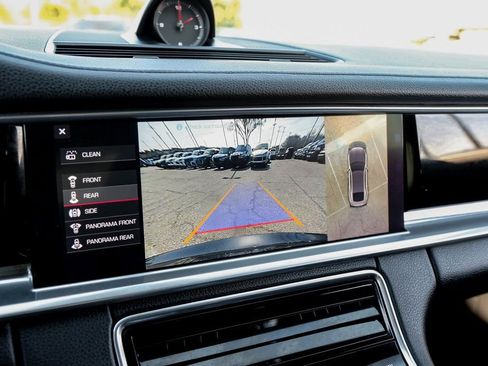 Used 2019 Porsche Panamera 4 image 20