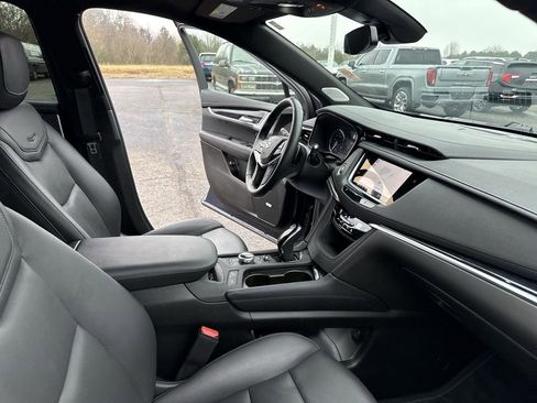 Used 2025 Cadillac XT5 Premium Luxury image 35