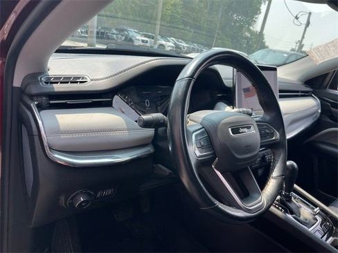 Used 2022 Jeep Compass Limited image 9