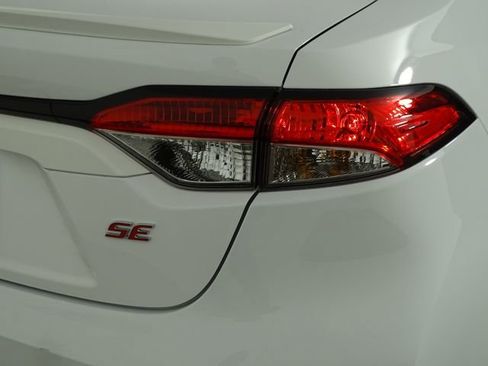 Used 2025 Toyota Corolla SE image 38