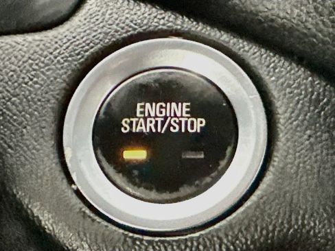 Used 2018 Chevrolet Equinox LT FWD image 26