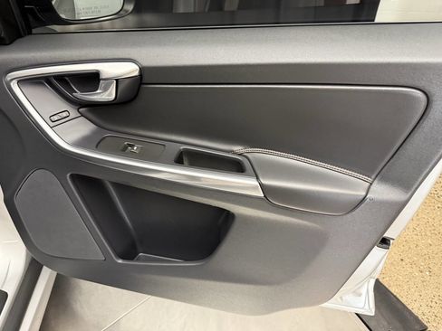 Used 2017 Volvo XC60 T6 Dynamic w/ Preferred Option Package image 19