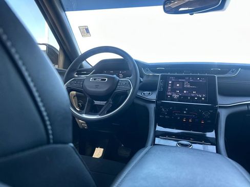 Used 2023 Jeep Grand Cherokee Altitude image 25