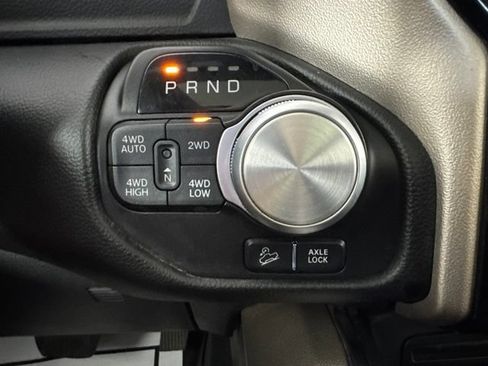 Used 2019 RAM 1500 Laramie AWD/4WD image 17