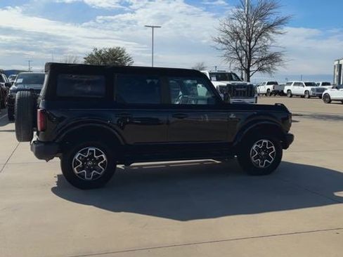 Used 2023 Ford Bronco Outer Banks image 2
