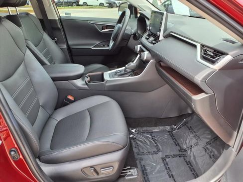 Used 2022 Toyota RAV4 Limited AWD/4WD image 9