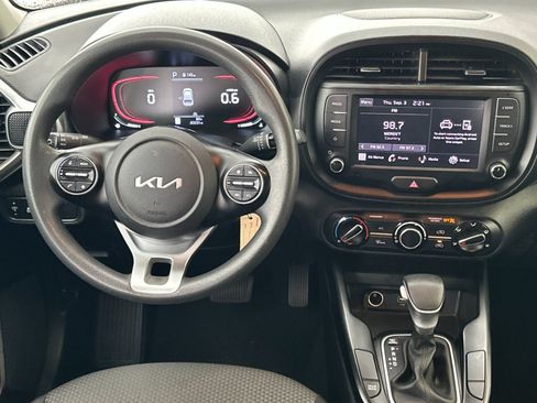 Used 2023 Kia Soul LX w/ LX Technology Package FWD image 13