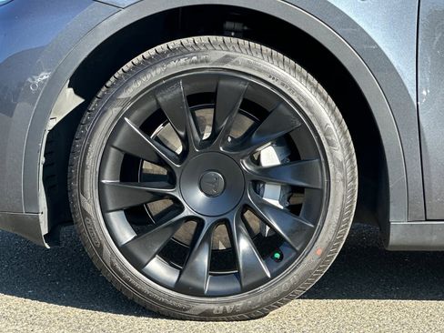 Used 2021 Tesla Model Y Long Range image 29