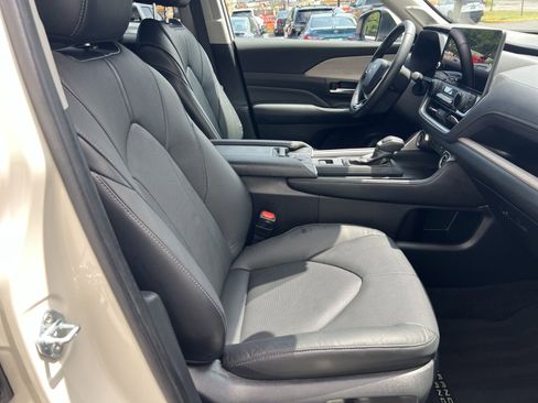 Used 2024 Toyota Grand Highlander AWD image 24