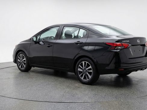 Used 2025 Nissan Versa SV image 6