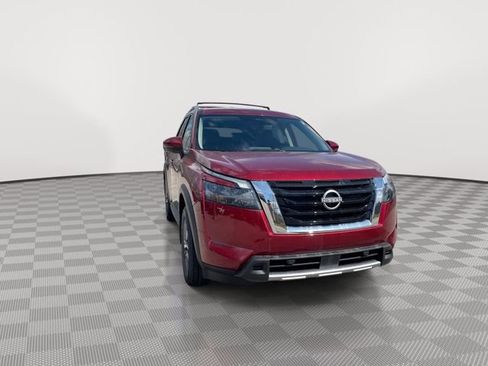 Certified 2025 Nissan Pathfinder SL image 3