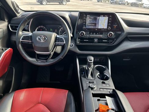 Used 2022 Toyota Highlander XSE image 18