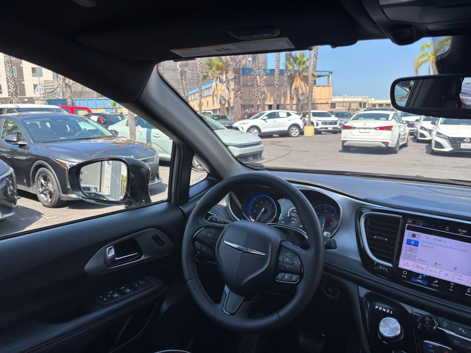 Used 2025 Chrysler Pacifica Limited FWD image 38