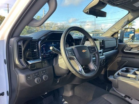 Used 2025 Chevrolet Silverado 2500 LT w/ Convenience Package image 10