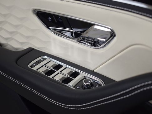 New 2025 Bentley Flying Spur Plug-In Hybrid image 37