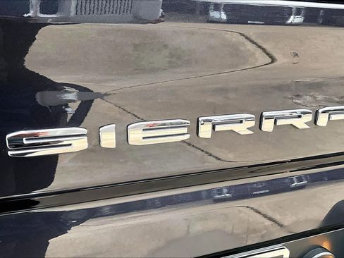 Used 2025 GMC Sierra 2500 AT4 w/ AT4 Premium Plus Package AWD/4WD image 31