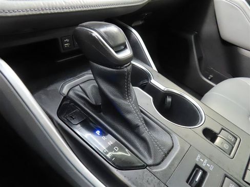 Used 2022 Toyota Highlander XLE AWD/4WD image 26