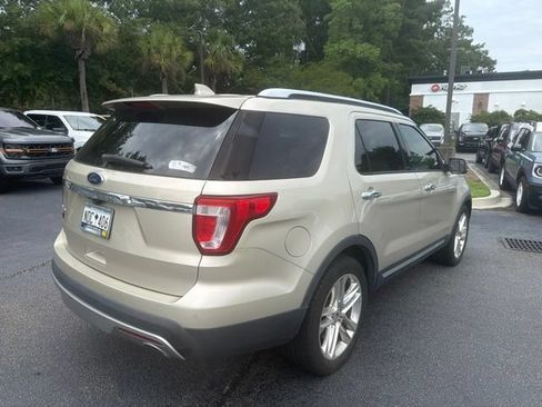 Used 2017 Ford Explorer Limited FWD image 4
