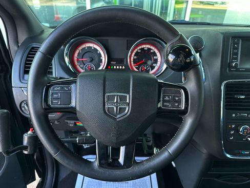 Used 2019 Dodge Grand Caravan SE image 27