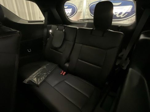 Used 2025 Ford Explorer ST-Line w/ ST-Line Street Pack image 12