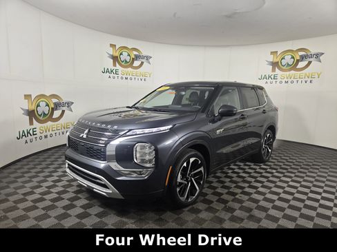 New 2025 Mitsubishi Outlander SE image 3