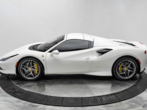 Used 2022 Ferrari F8 Tributo image 8