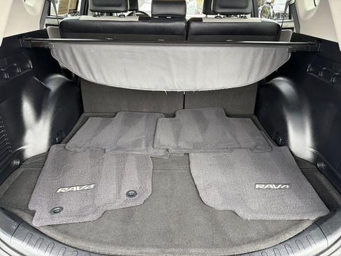 Used 2018 Toyota RAV4 Limited image 18