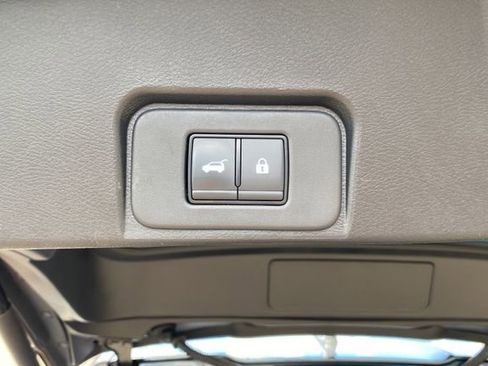 Used 2025 Nissan Rogue SV w/ SV Premium Package AWD/4WD image 29