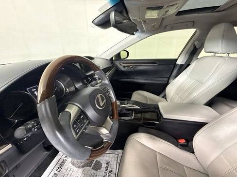 Used 2018 Lexus ES 350 w/ Luxury Package w/Wood Trim FWD image 17