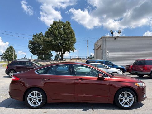 Used 2016 Ford Fusion SE w/ Equipment Group 202A FWD image 5