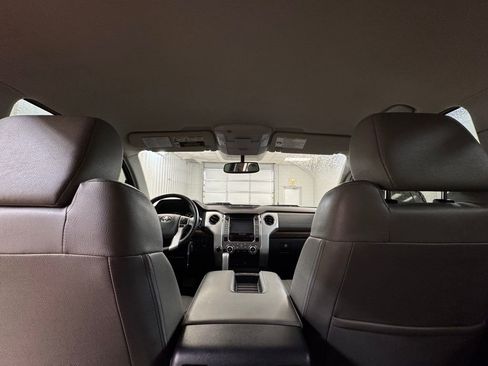 Used 2017 Toyota Tundra Limited w/ Limited Premium Package AWD/4WD image 18