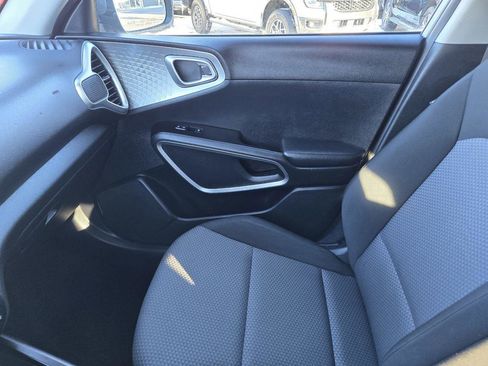 Used 2023 Kia Soul LX w/ LX Technology Package image 14